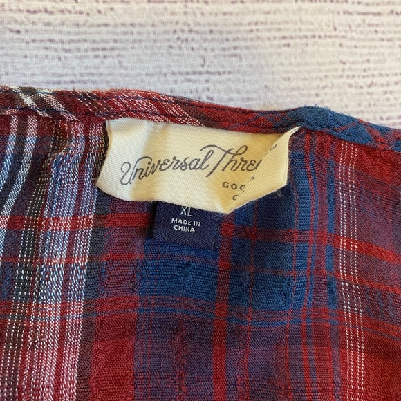 Red/blue plaid front tie crop top - Picture 3 of 4